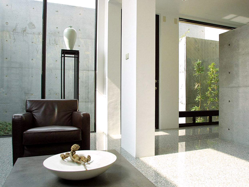 無(wú)機(jī)涂料能否直接在水泥墻面施工？