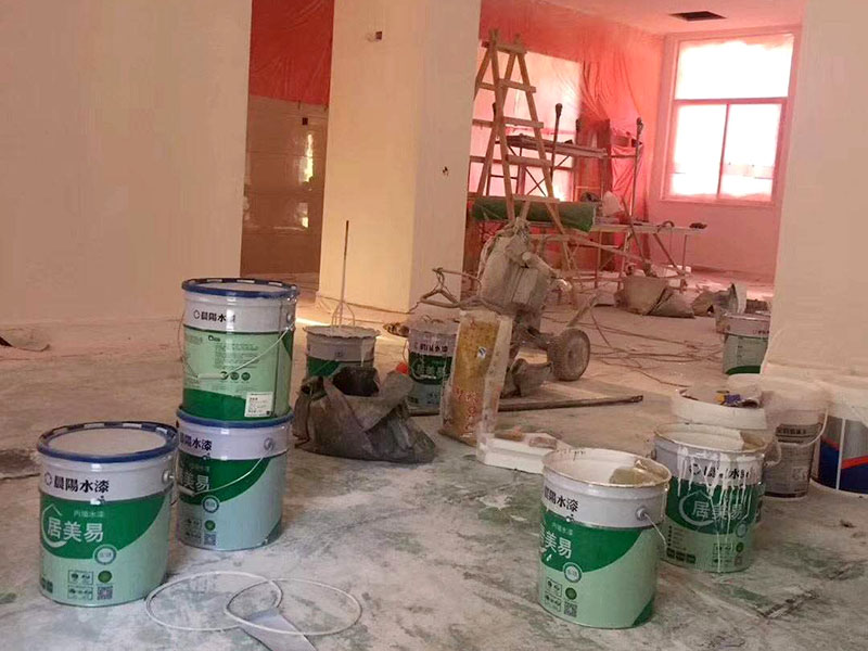 內(nèi)墻涂料對(duì)水嗎？?jī)端畼?biāo)準(zhǔn)！
